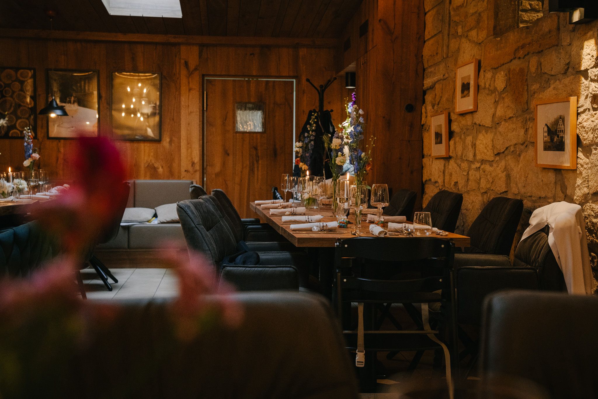 Geburtstagsfeier mit Dekoration im historischen Gastraum des HOFZWANZIG