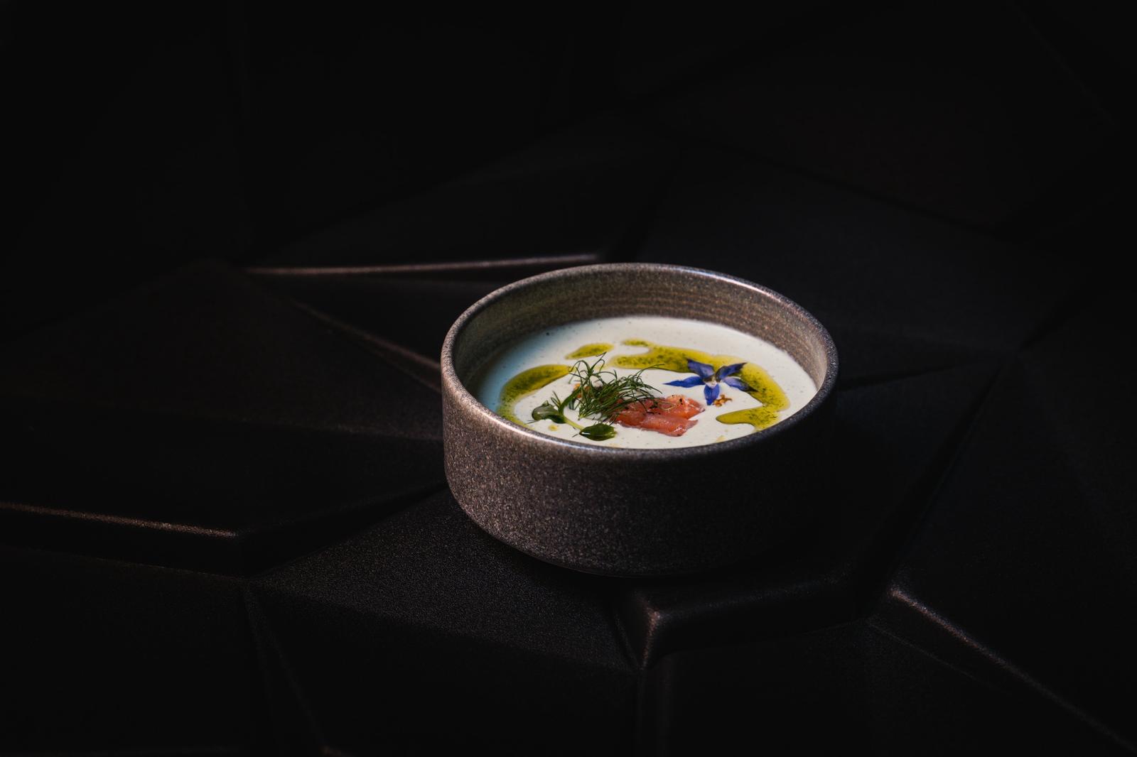 Suppe mit saisonalen Einlagen