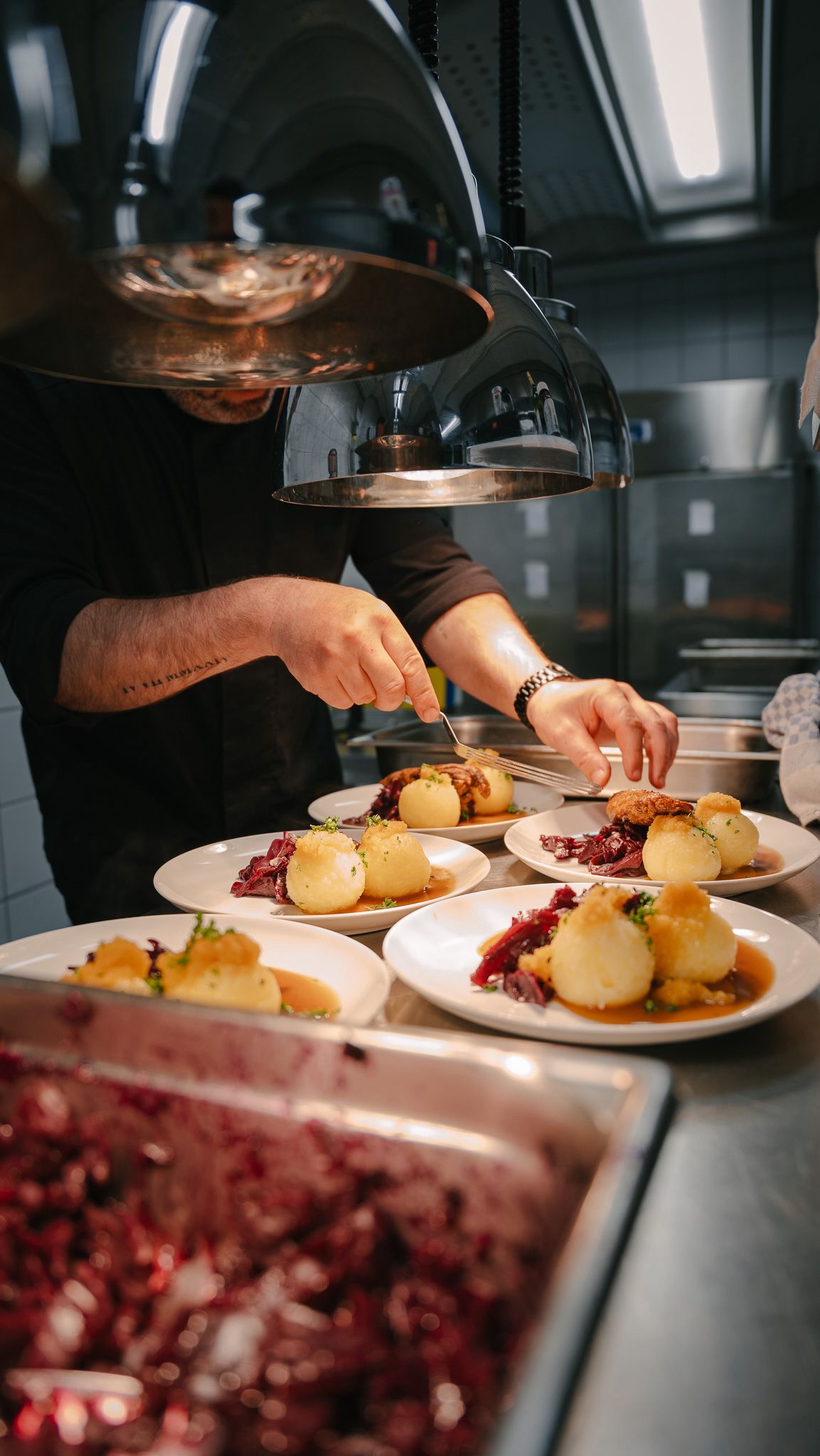 Reichhaltiges Catering-Buffet mit saisonalen Gerichten vom HOFZWANZIG Dresden