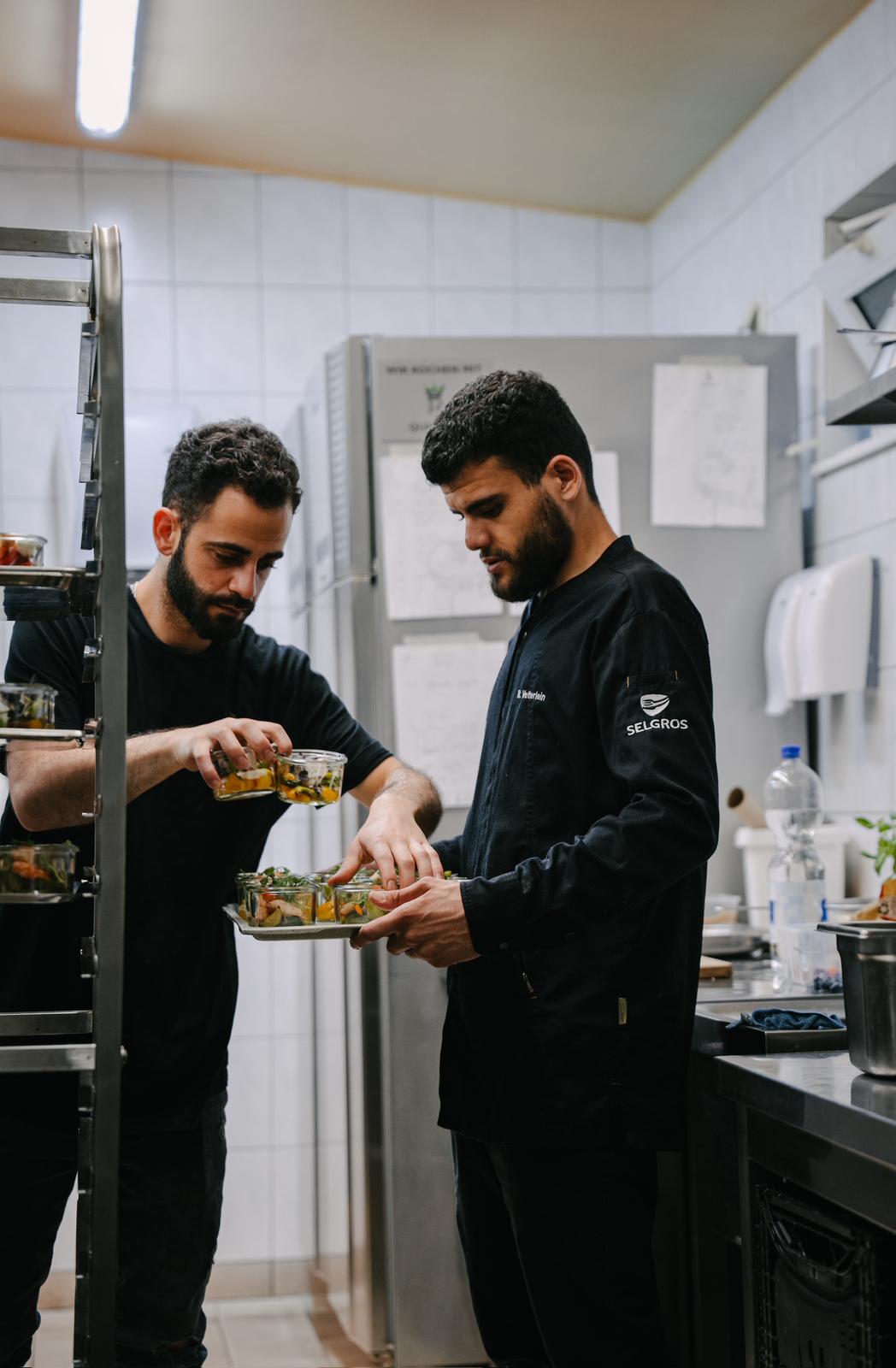 Teamwork bei einem großen Catering-Event